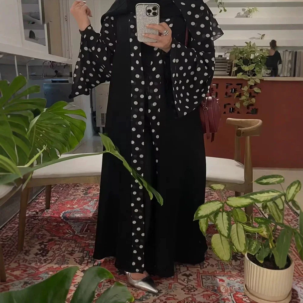 فستان عباية نسائي أنيق بنقشة منقطة .